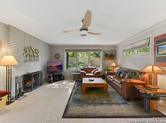 3rd image of 216 Carolwood Dr