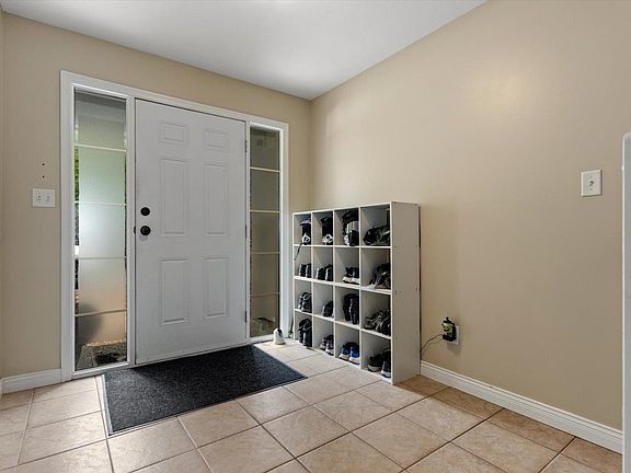 3rd image of 5556 Peach Rd #61