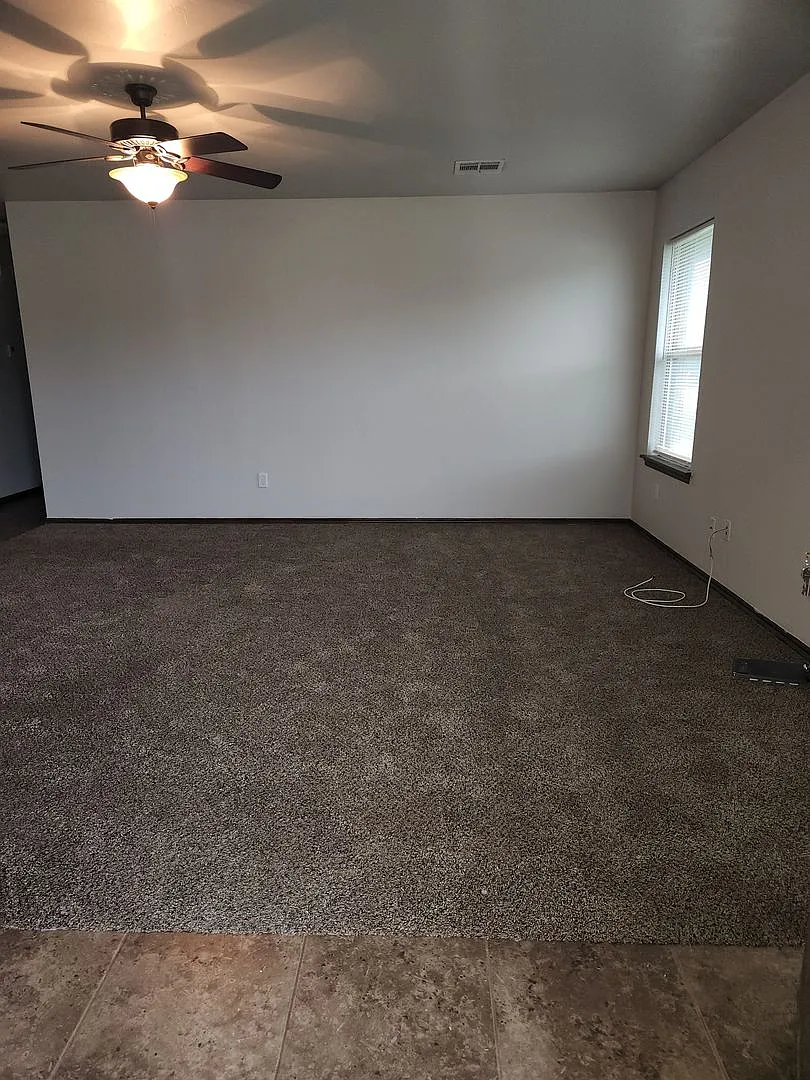 3BR 2BA Duplex with 2 Car garage — Photo 3