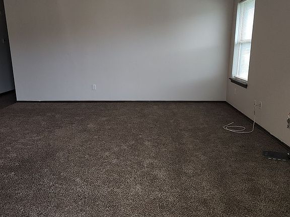 3rd image of 709 NE 21st Ter