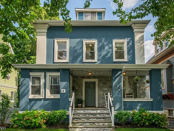 2nd image of 25 Cloverhill Pl