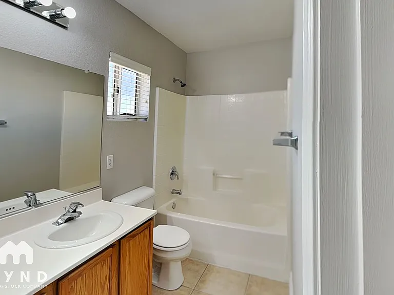 695 Emerald City Ave — Photo 15