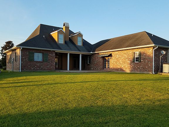 3rd image of 7607 Lake Wood Dr