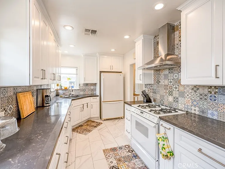 5938 Simpson Ave — Photo 7