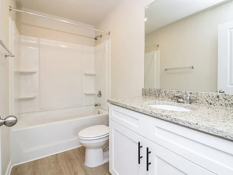 643 Mackenzie Cv — Photo 14