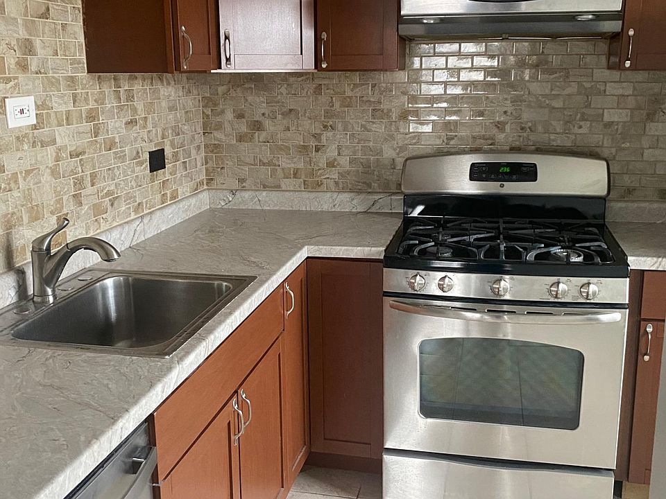 1st image of 929 Shattuck Ln