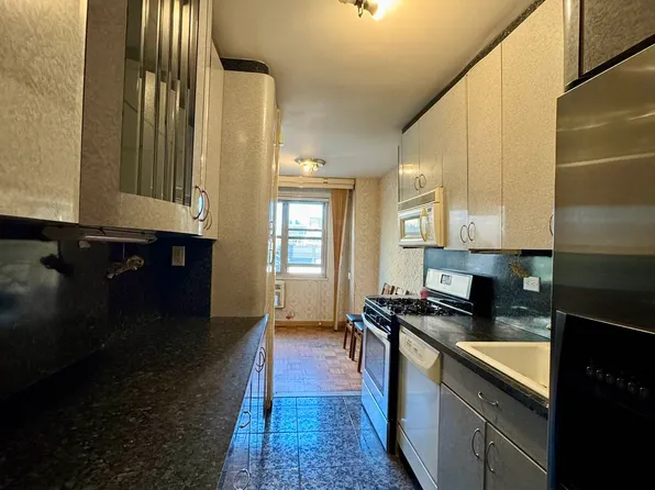 458 Neptune Avenue image 3 of 11