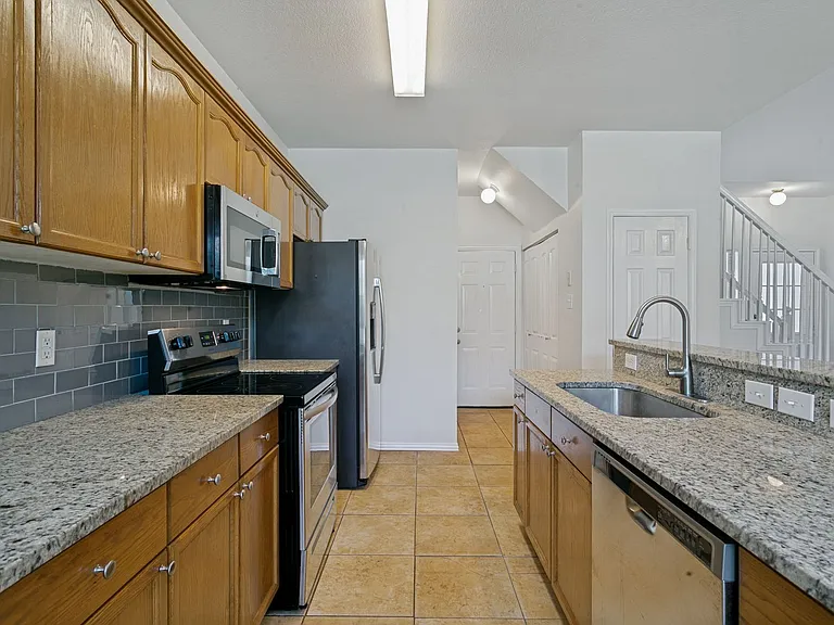 1519 Barbara Dr — Photo 5