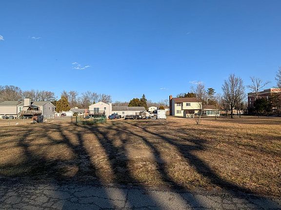 5th image of 12081 Pierce Rd