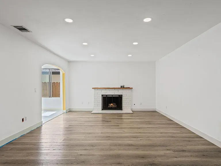 1695 Kenora Dr — Photo 3