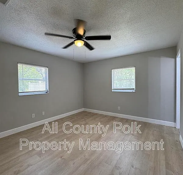 2255 E Helen Cir — Photo 14