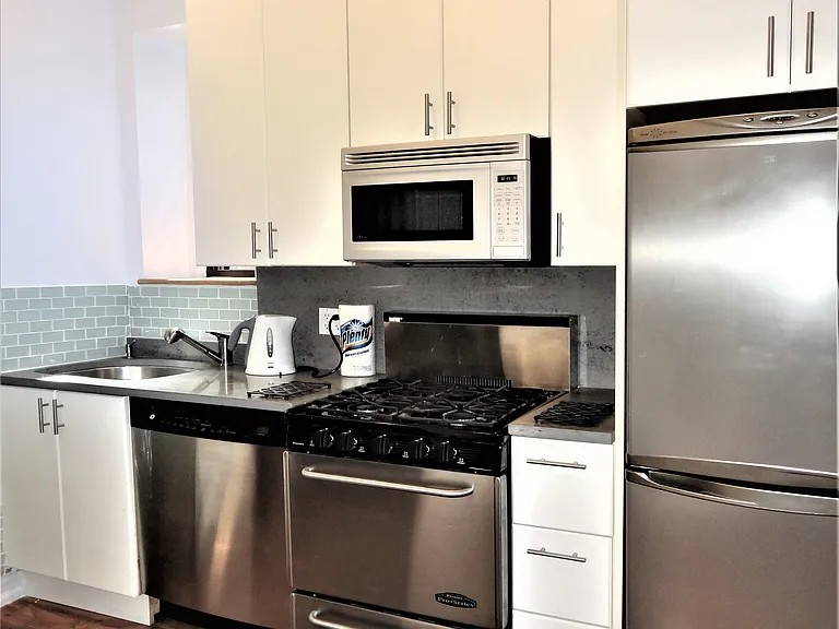 237 E 88th St #403 — Photo 3