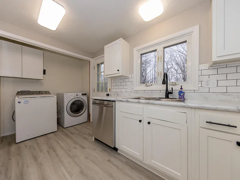 8752 S Spring Valley Park Dr — Photo 9
