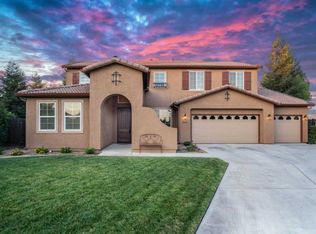 1054 N Silver Maple Pl, Porterville, CA 93257