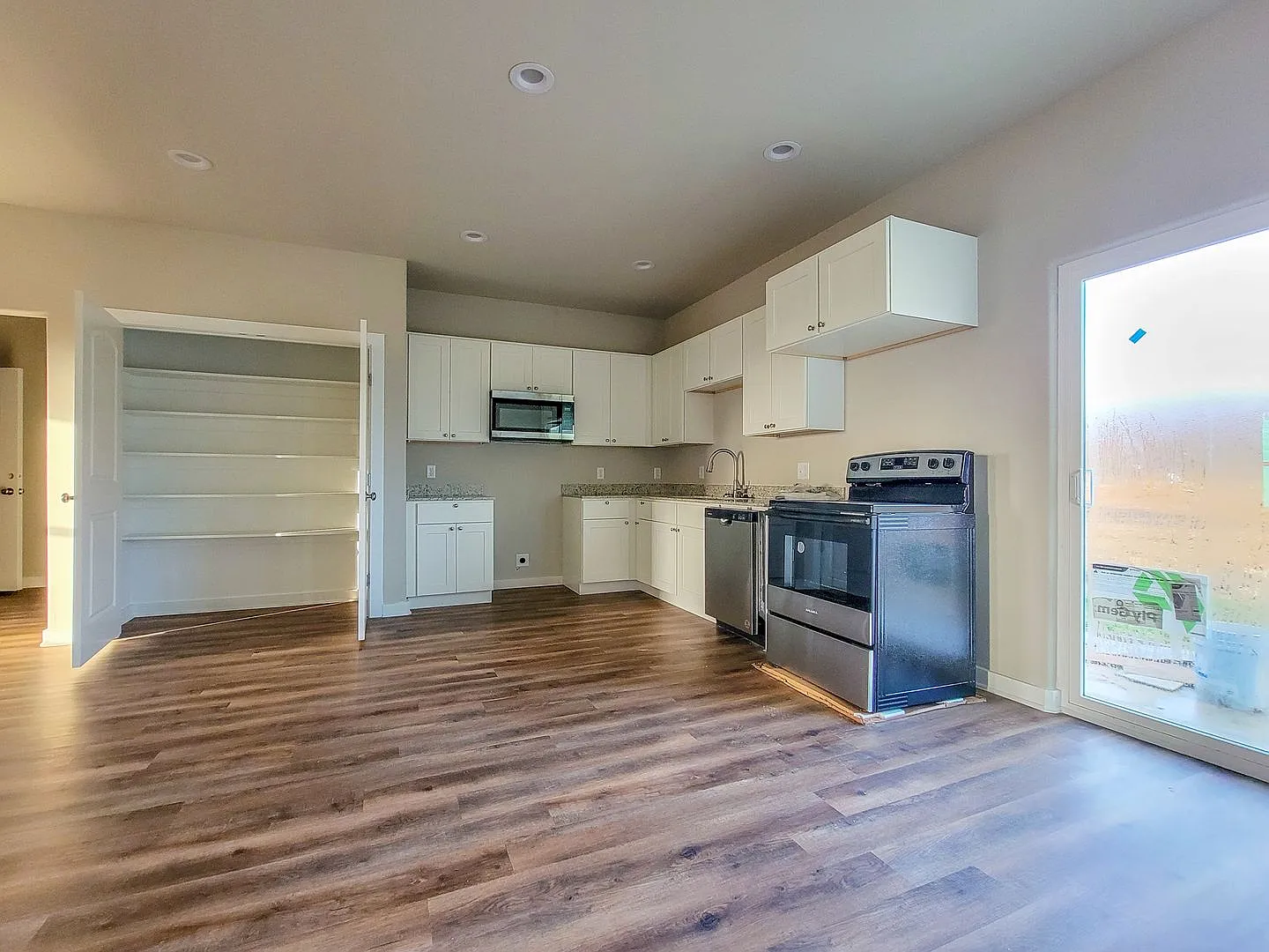 Gorgeous 3 Bed 2 Bath Home in Corsicana! — Photo 3