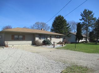 1222 Rockefeller Dr, Jackson, MI 49203