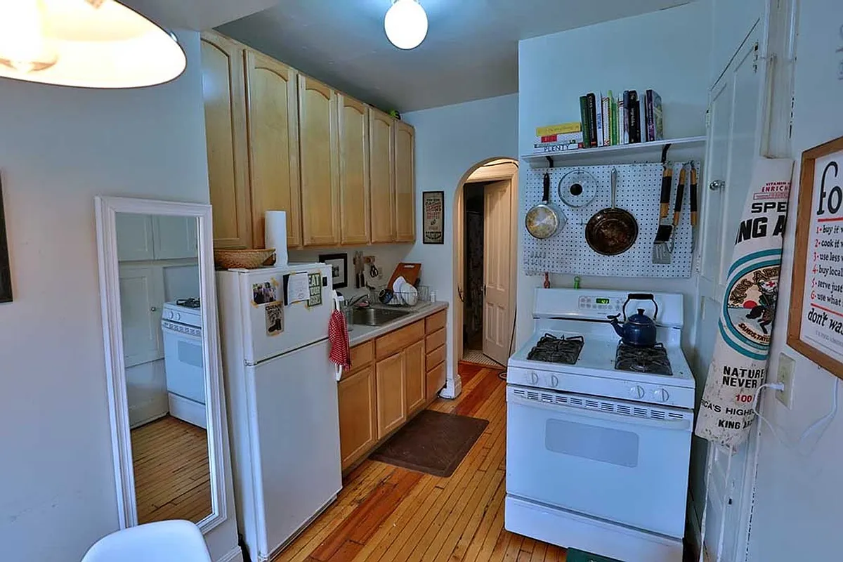 Building Photo - 128 W Gilman St