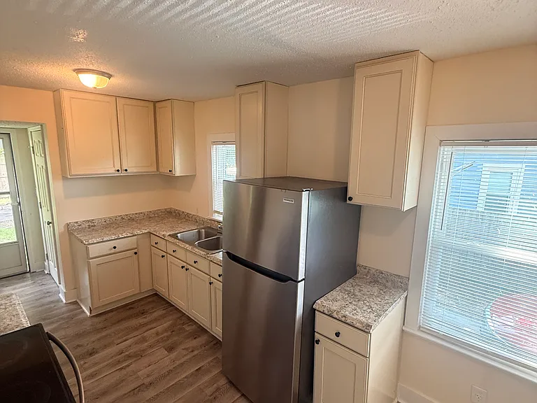 209 Highland Ave — Photo 21
