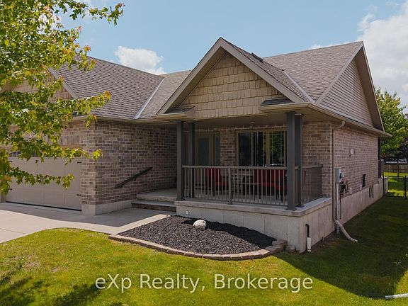 3rd image of 180 Rubys Cres