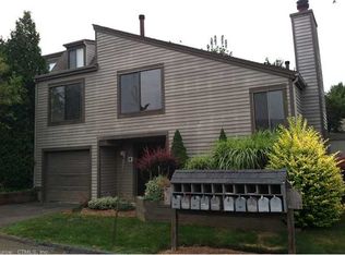 55 Peddlers Dr, Branford, CT 06405