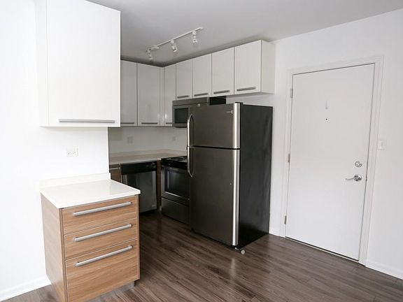 2nd image of 925 W Carmen Ave APT 3E