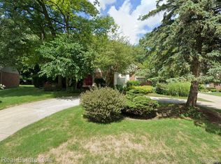 29321 Shenandoah Dr, Farmington Hills, MI 48331