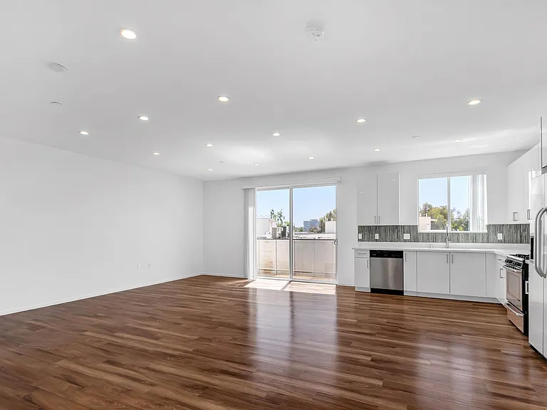 11260 Mississippi Ave #405 — Photo 35