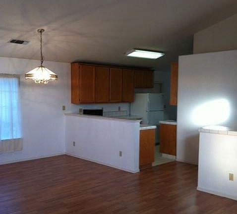 3rd image of 4865 Clydebank Way