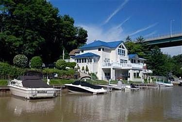 5th image of 423 Riverdale Dr