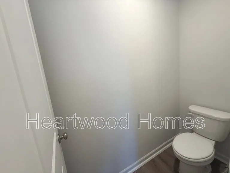 121 Bartlett Dr — Photo 23