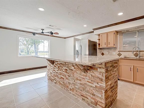 4th image of 26611 Meadow Ln