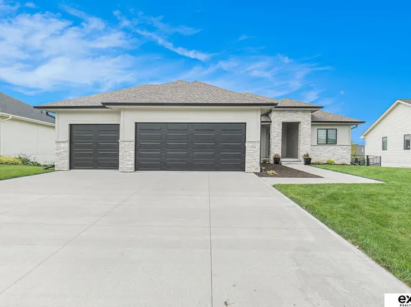 3938 S 207th St, Elkhorn, NE 68022
