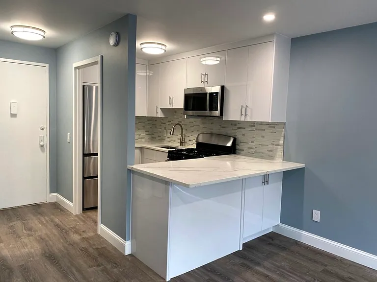 Kitchen and breakfast bar fits 2 bar stools