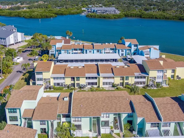 1 Windrush Blvd APT 28, Indian Rocks Beach, FL 33785