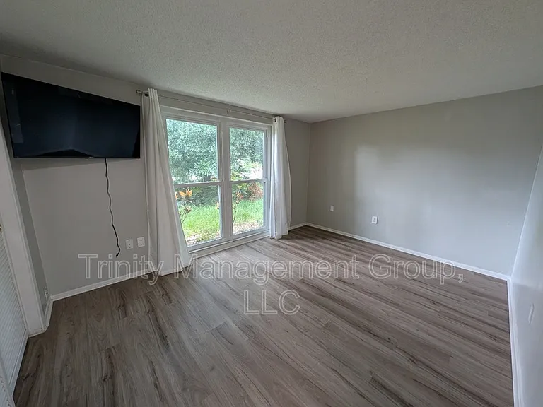 8605 Wagon Wheel Ln — Photo 15