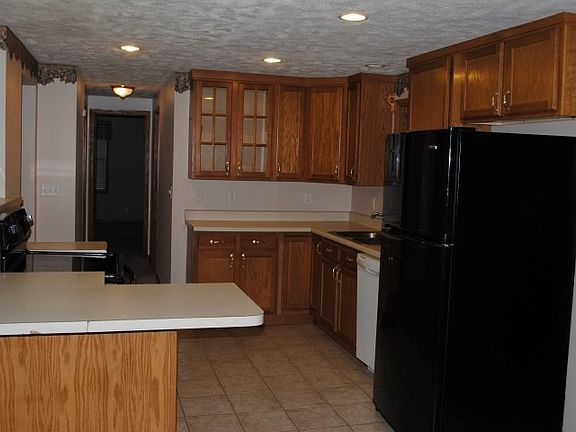 5th image of 219 E Plum St