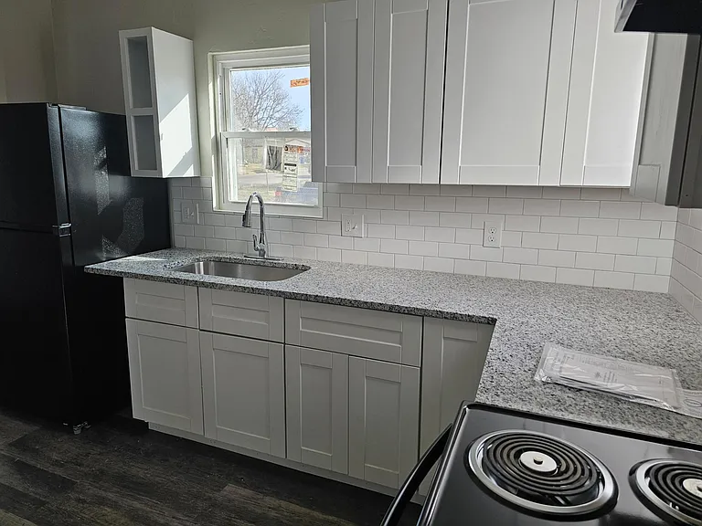 623 E Harrison Ave — Photo 4
