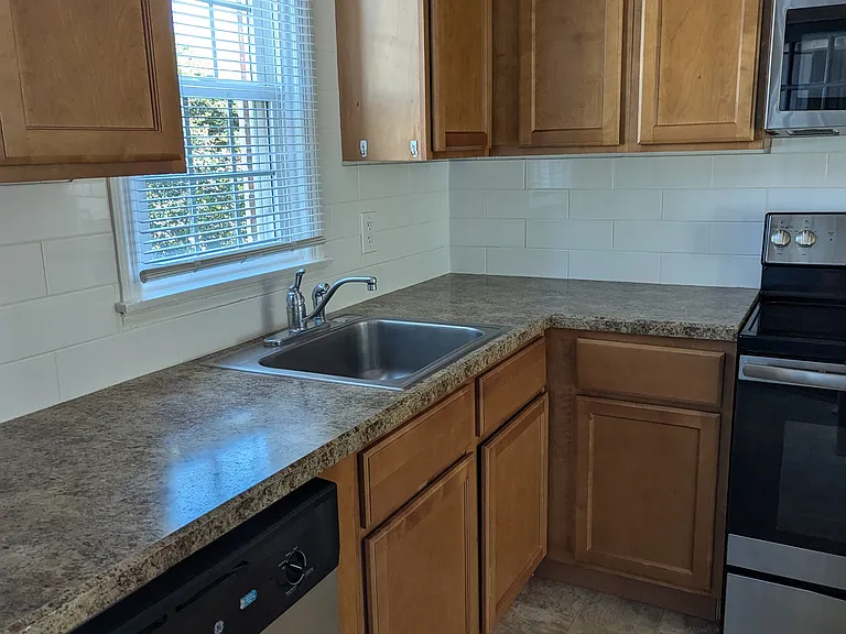 501 Maple Ave — Photo 9