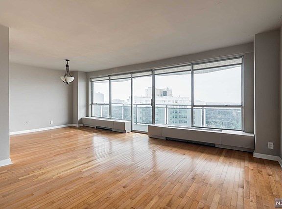 4th image of 2077 Center Ave APT 17B