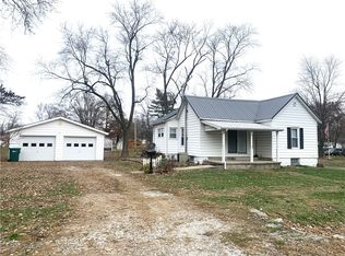 906 Birch Ave, Pana, IL 62557