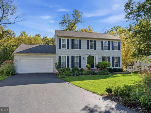 422 Winding Stream Rd, Spring City, PA 19475