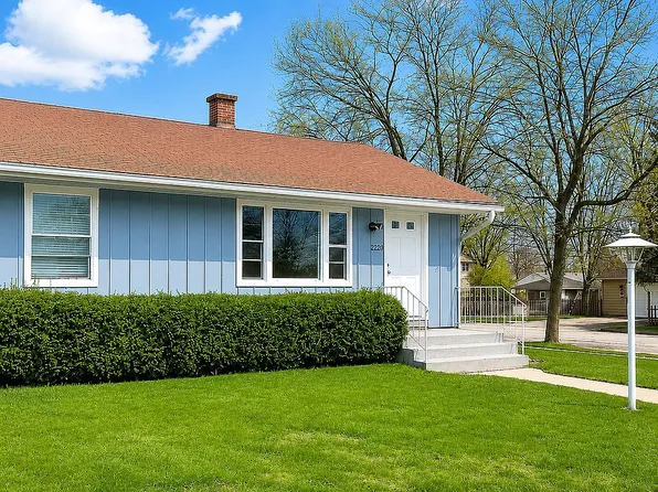 2226 Marshall Pkwy, Waukegan, IL 60085