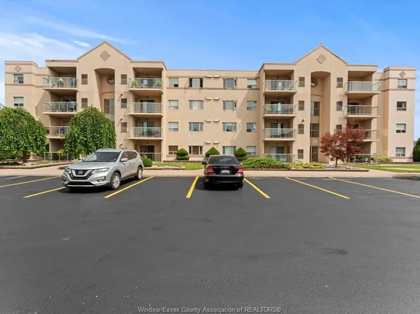 310 Village Grove Dr #213, Tecumseh, ON N8N 4X7