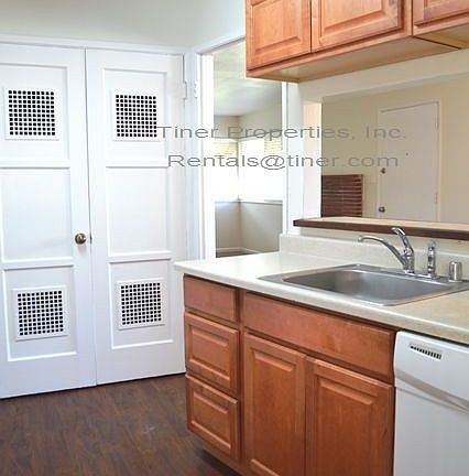 4th image of 1016 Hampton Rd