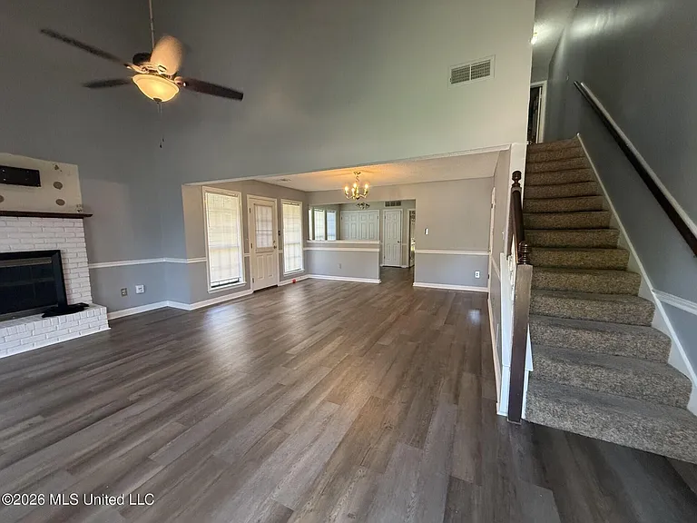 7090 Greenbriar Dr — Photo 6