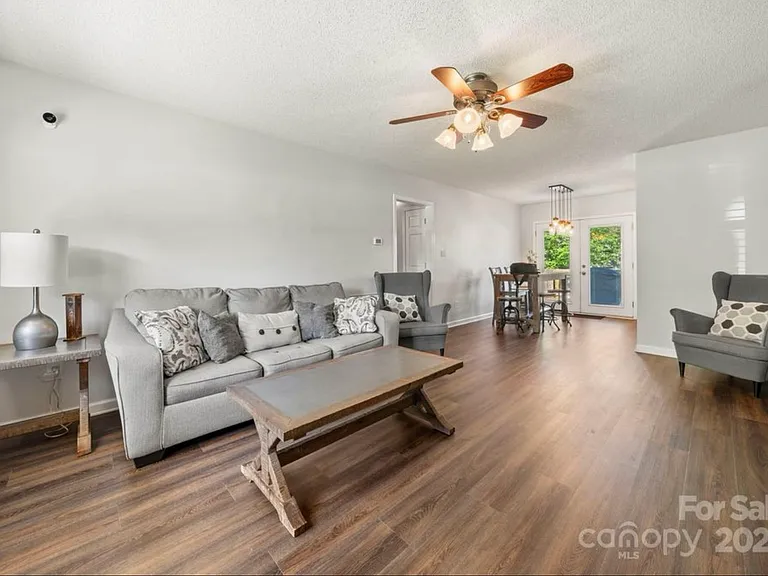 1428 Midlake Ave — Photo 5