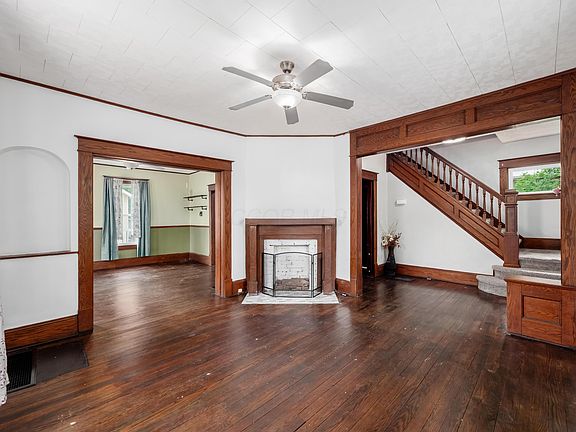 3rd image of 118 E Burgess St