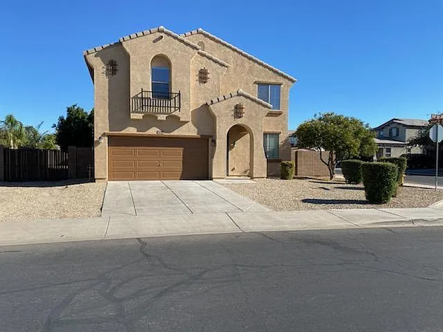3 bed, 2.5 bath, 2466 sqft, $2,300 — Photo 1