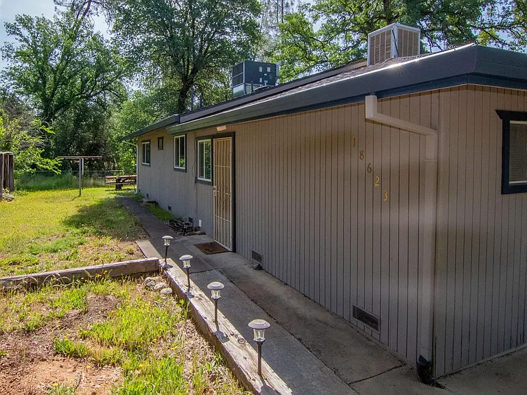 18623 Oasis Rd — Photo 8