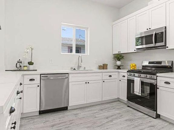 4th image of 2268 S California St